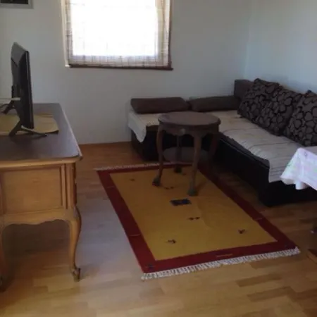 Apartmani Zora Apartment *